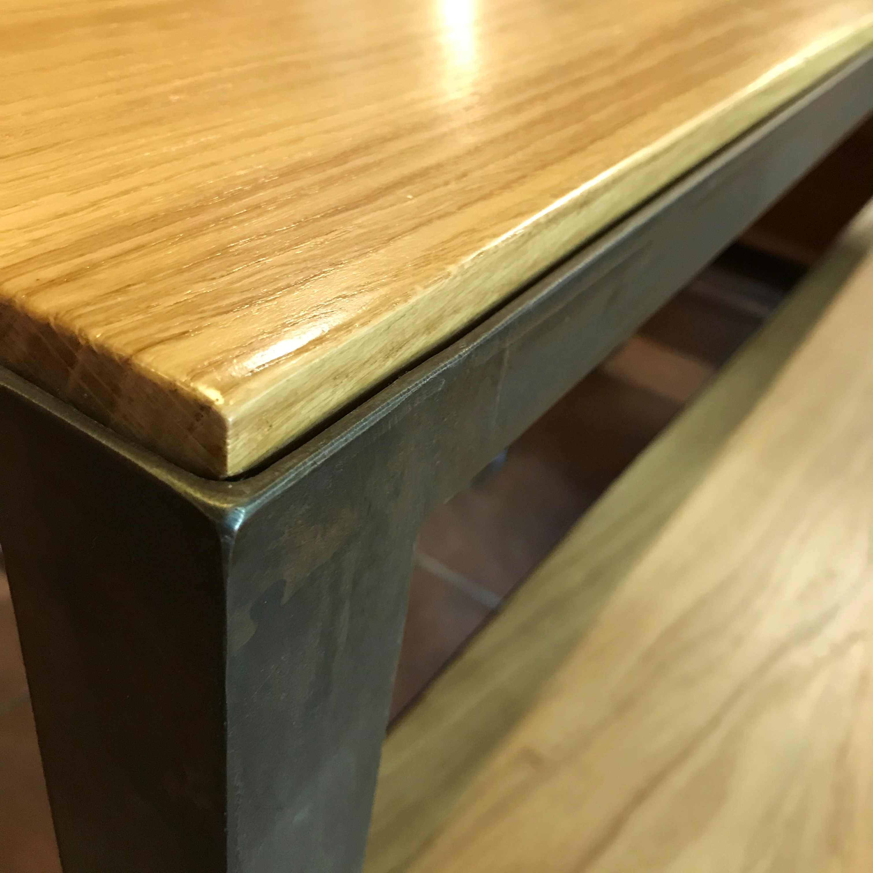 Detail Tisch Maßanfertigung Eichenholz